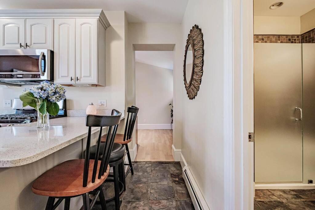 Historic Corner Apartment With Patio & Off Street Parking Portland Luaran gambar
