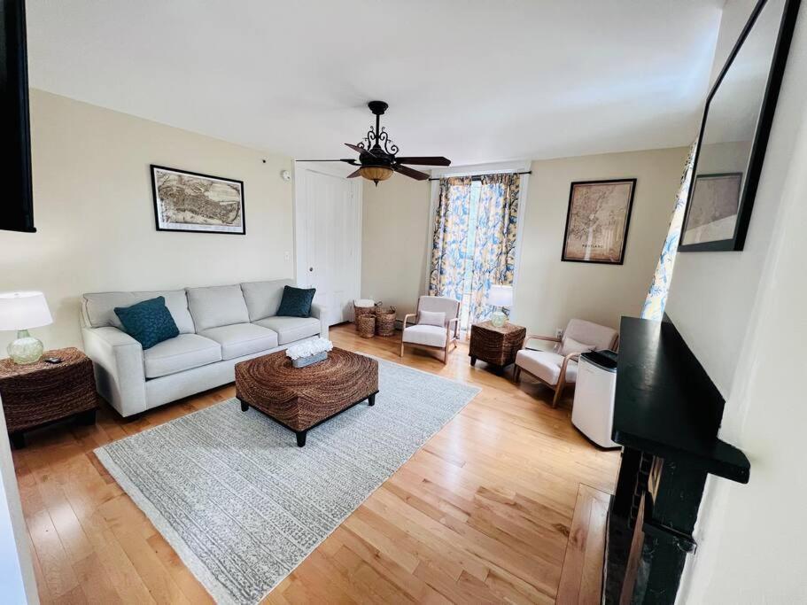 Historic Corner Apartment With Patio & Off Street Parking Portland Luaran gambar