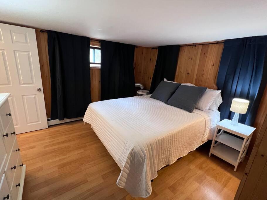 Historic Corner Apartment With Patio & Off Street Parking Portland Luaran gambar