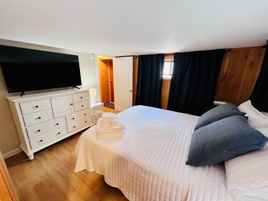 Historic Corner Apartment With Patio & Off Street Parking Portland Luaran gambar